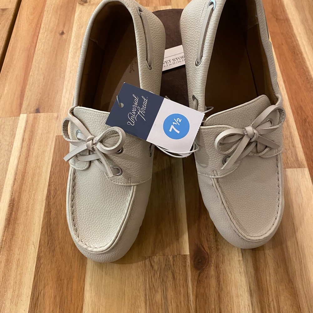Universal Thread Men’s Light Taupe Leather Boat Shoes